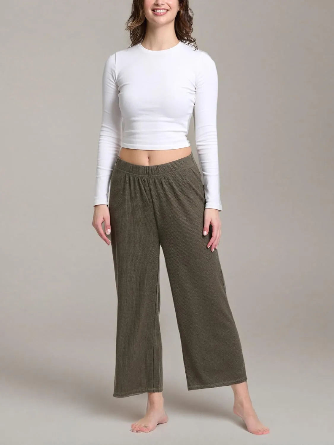 Mad Dog Lounge Women's Pajama Pants, Wide-Leg Cropped Capris, Casual Night Sleep Summer PJ Bottoms for Ladies