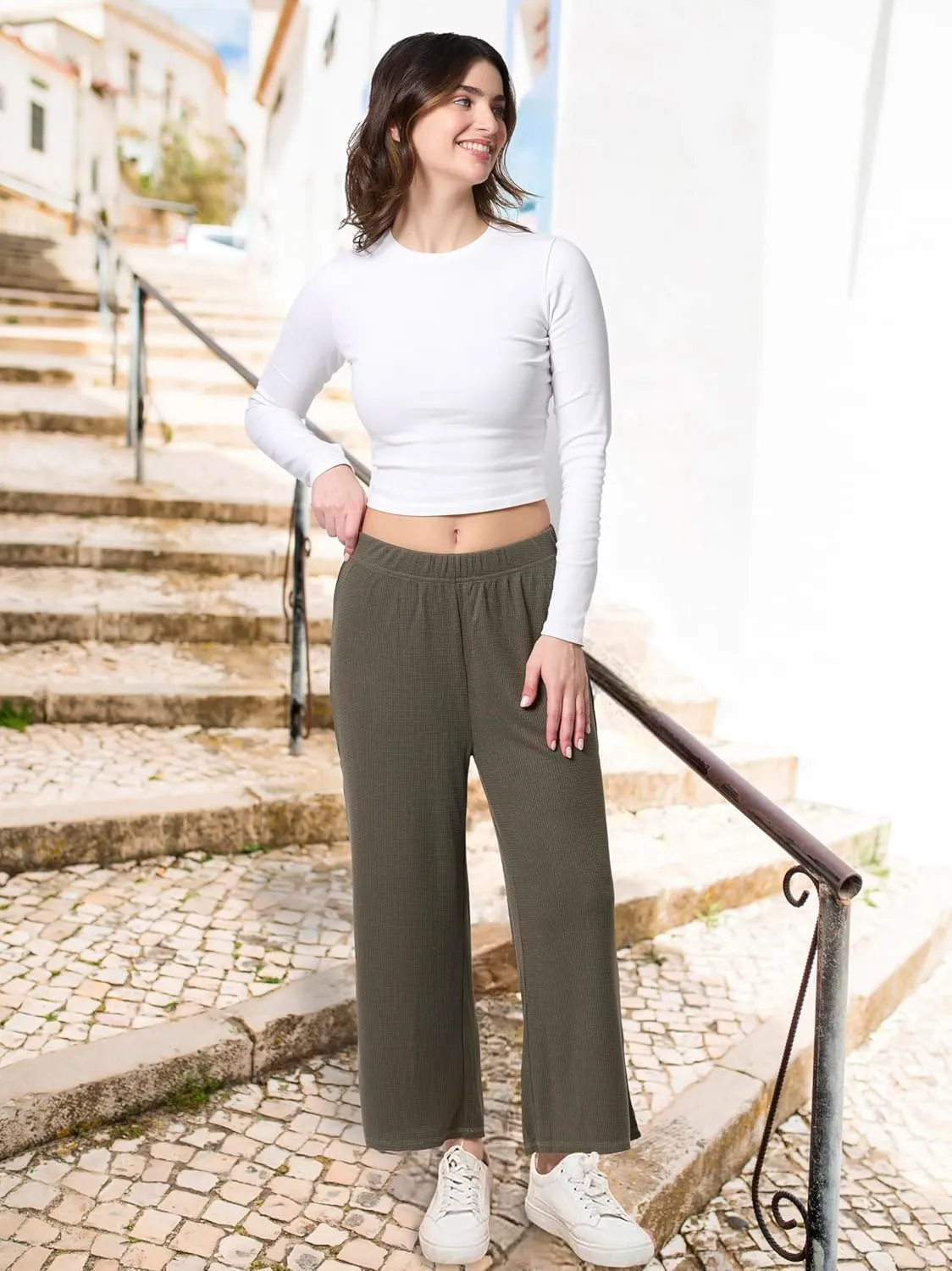 Mad Dog Lounge Women's Pajama Pants, Wide-Leg Cropped Capris, Casual Night Sleep Summer PJ Bottoms for Ladies