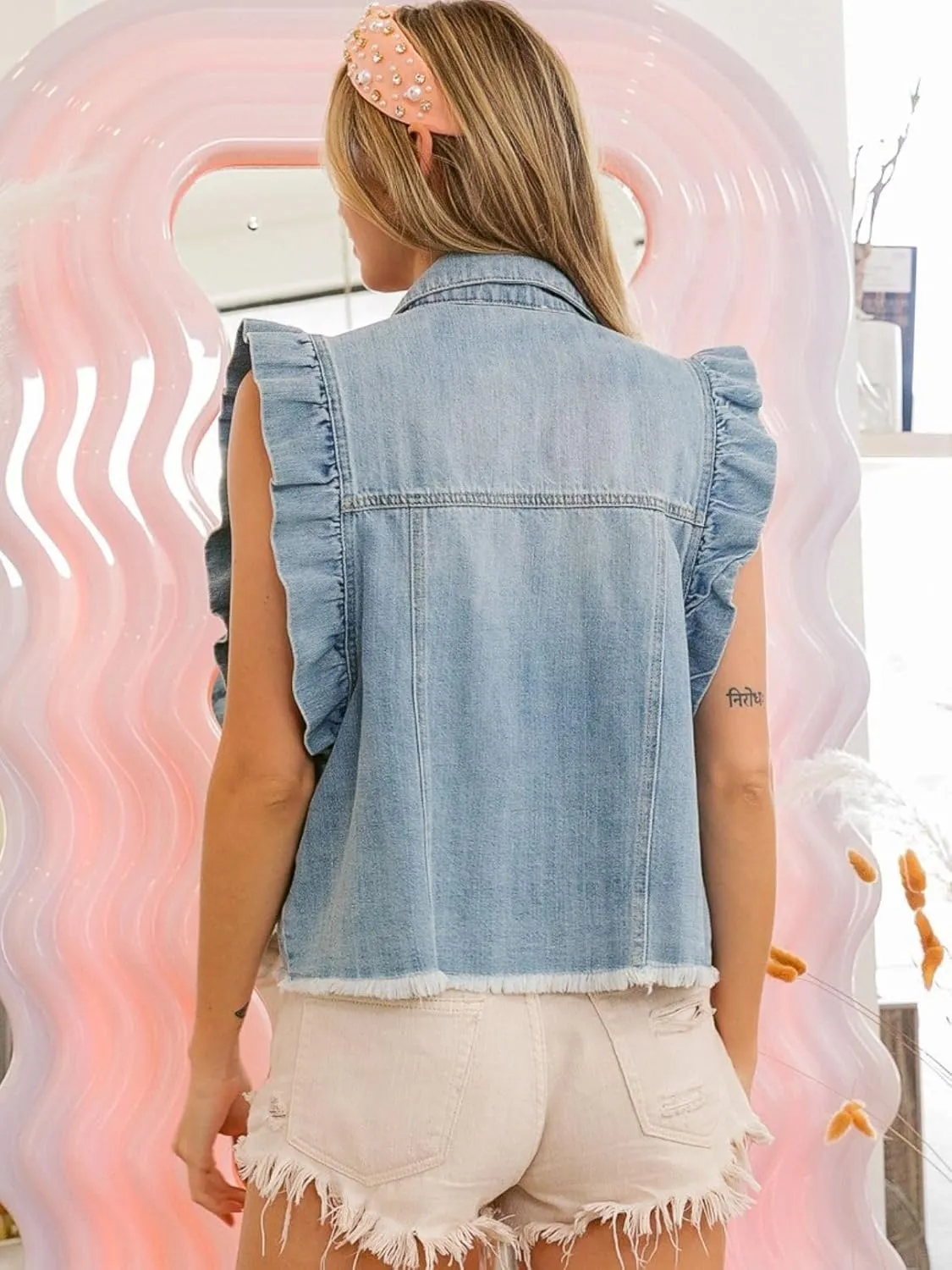 Women's Distressed Ruffled Sleeveless Denim Vest Button Down Frayed Hem Jean Jacket Turn Down Collar Waistcoat